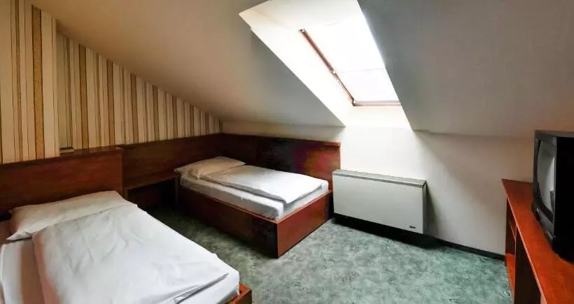 エコノミールーム, Europa Hotel és étterem