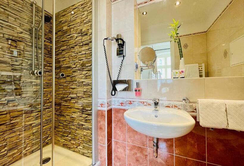 اتاق استاندارد با چشمانداز باغ, Garden Living Boutique