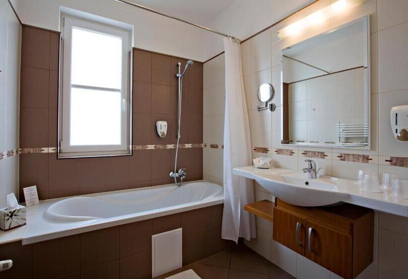 디럭스 트리플 룸, Lajta Park