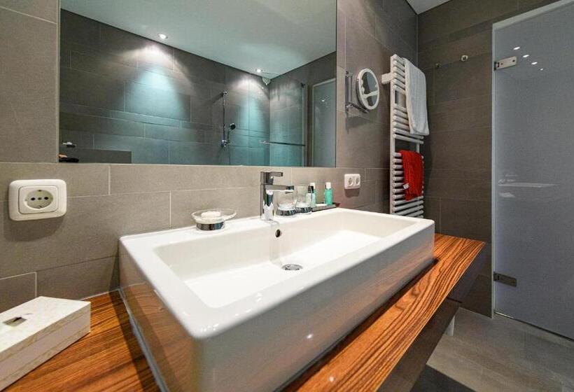 Номер Стандарт с Балконом, Montfort