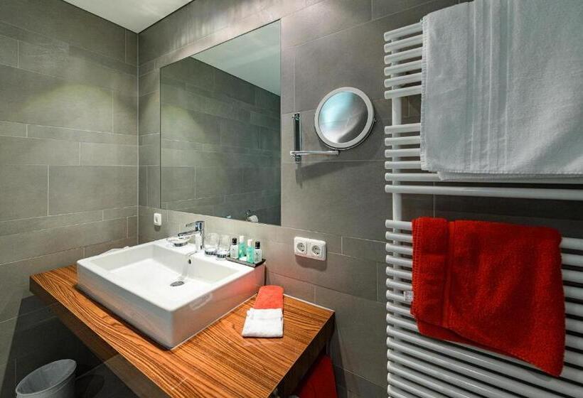 Номер Стандарт с Балконом, Montfort