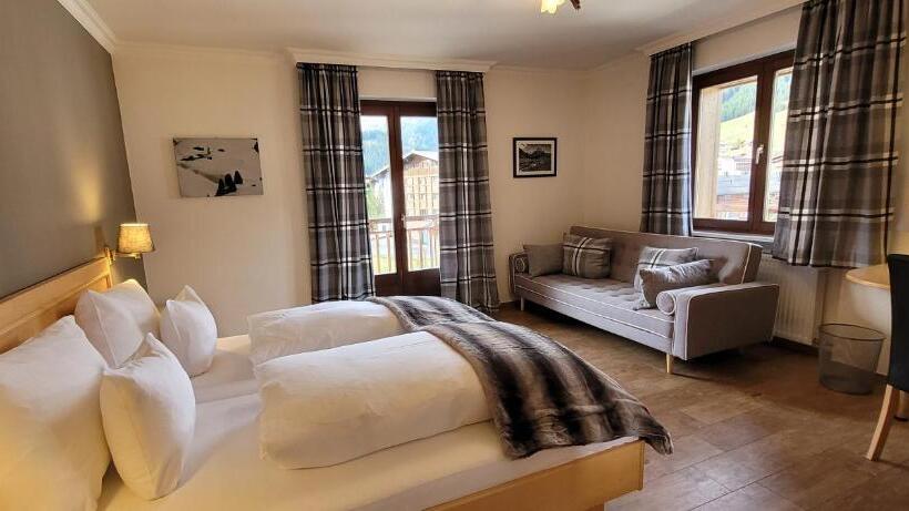 Номер Стандарт с Балконом, Montfort