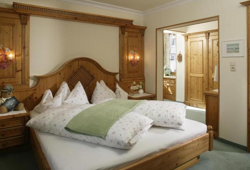 Полулюкс, Montfort