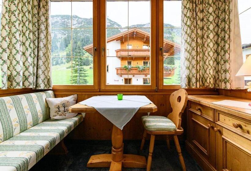 Полулюкс, Montfort