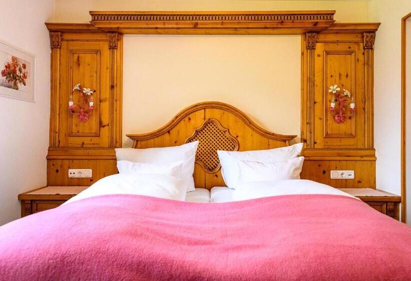 Полулюкс, Montfort