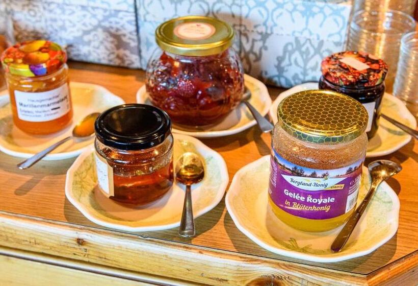 Номер Economy, Montfort