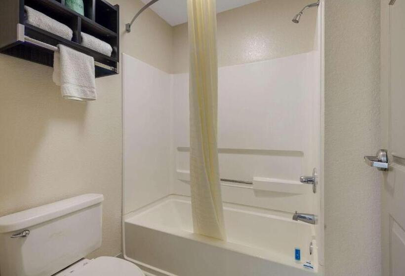 غرفه قياسيه سريرين مزدوجين, Rodeway Inn