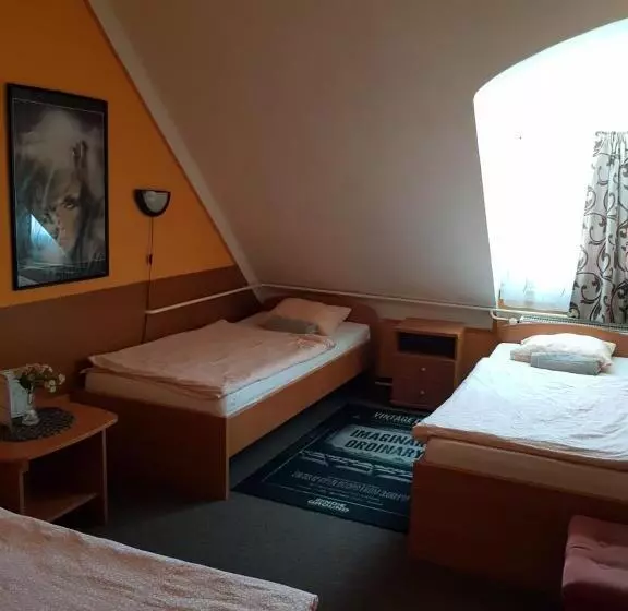 スタンダードトリプルルーム, Romantik étterem   Panzió