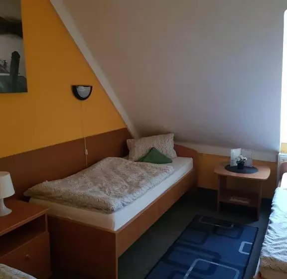 スタンダードトリプルルーム, Romantik étterem   Panzió