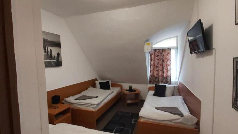 스탠다드 트리플 룸, Romantik étterem   Panzió