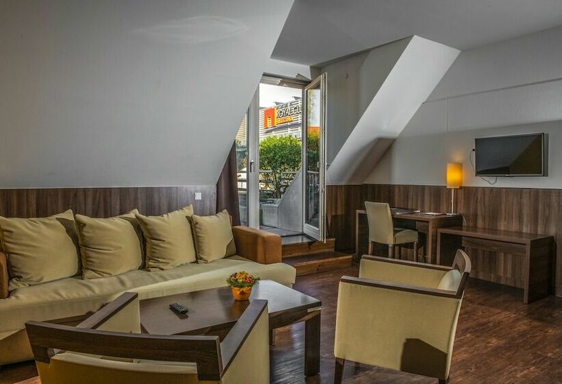 סוויטה משפחתית, Royal Club