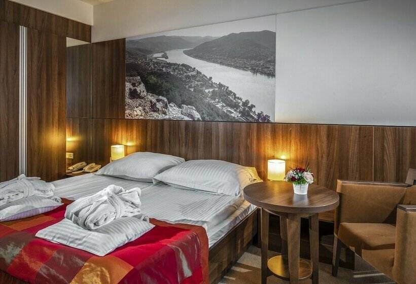 סוויטה משפחתית, Royal Club