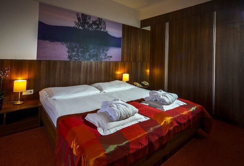 חדר סטנדרט, Royal Club