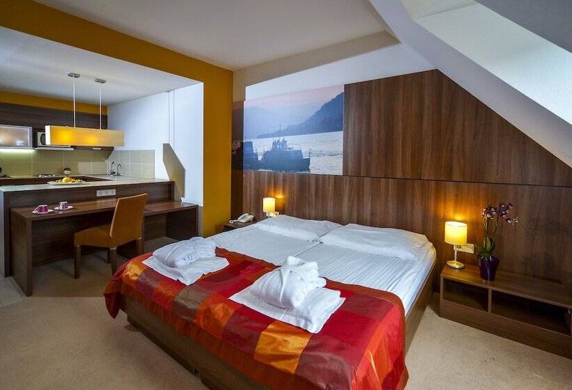 חדר סופריור, Royal Club