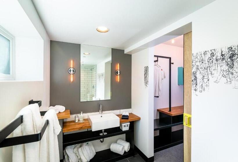 اتاق استاندارد یک نفره, The Lark