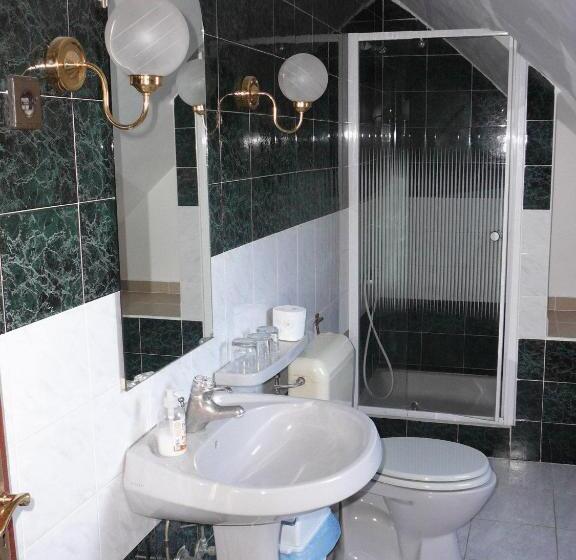 חדר סטנדרט לשלושה, Torkolat Panzió