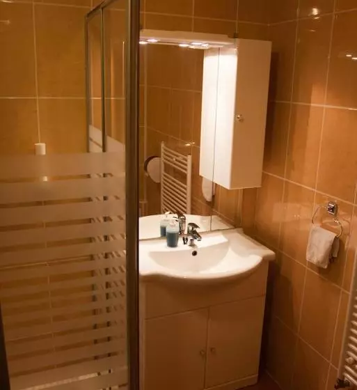 スタンダードルーム, Hét Vezér Apartman