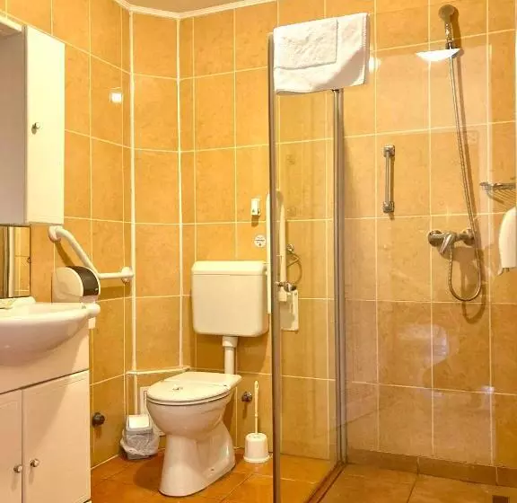 スタンダードルーム, Hét Vezér Apartman