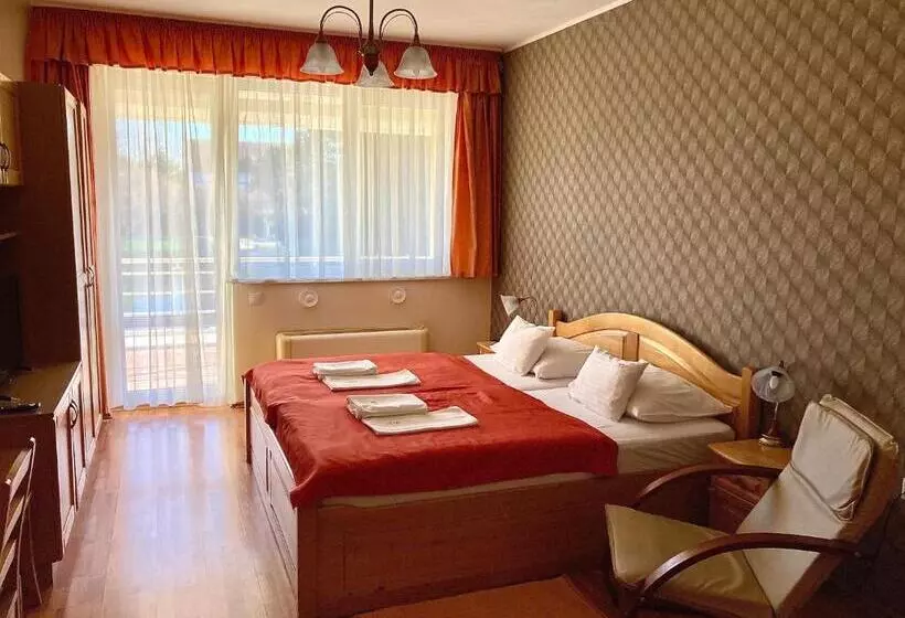 スタンダードルーム, Hét Vezér Apartman