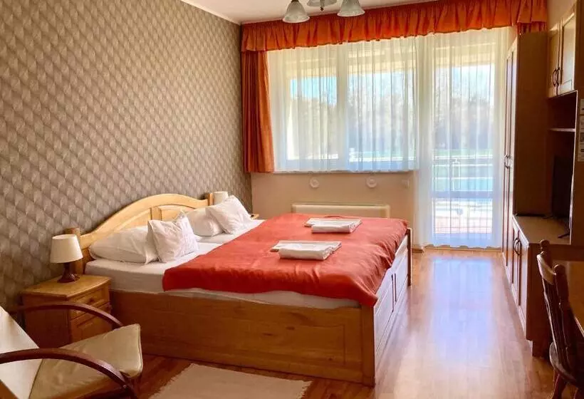 スタンダードルーム, Hét Vezér Apartman