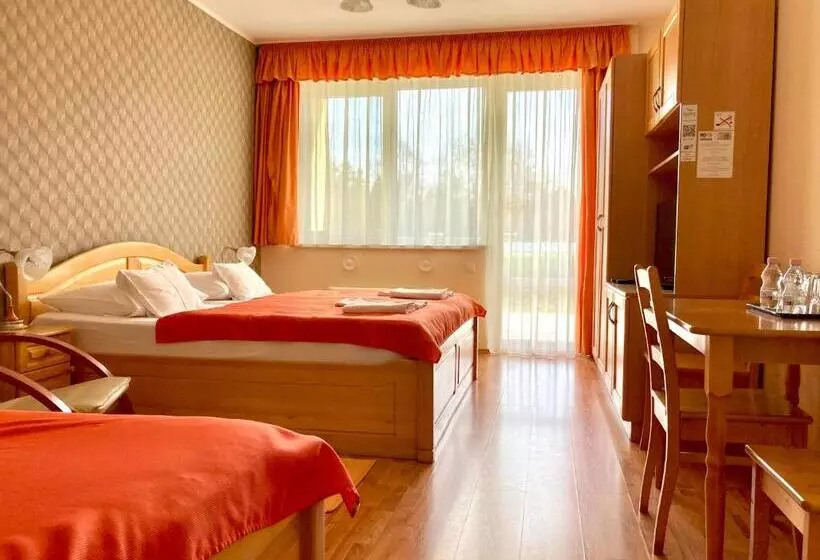 スタンダードトリプルルーム, Hét Vezér Apartman