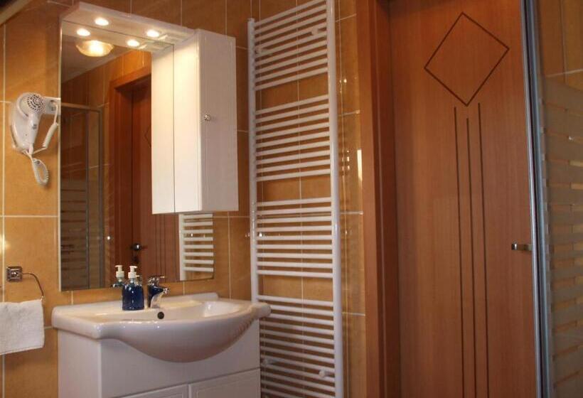 Номер Стандарт Трехместный, Hét Vezér Apartman