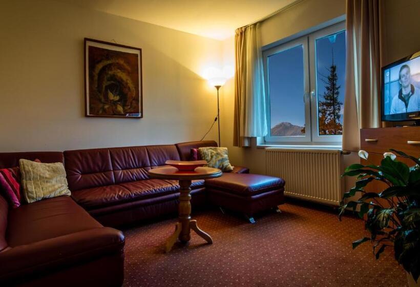 발코니가 있는 스위트, Penzion Raimund