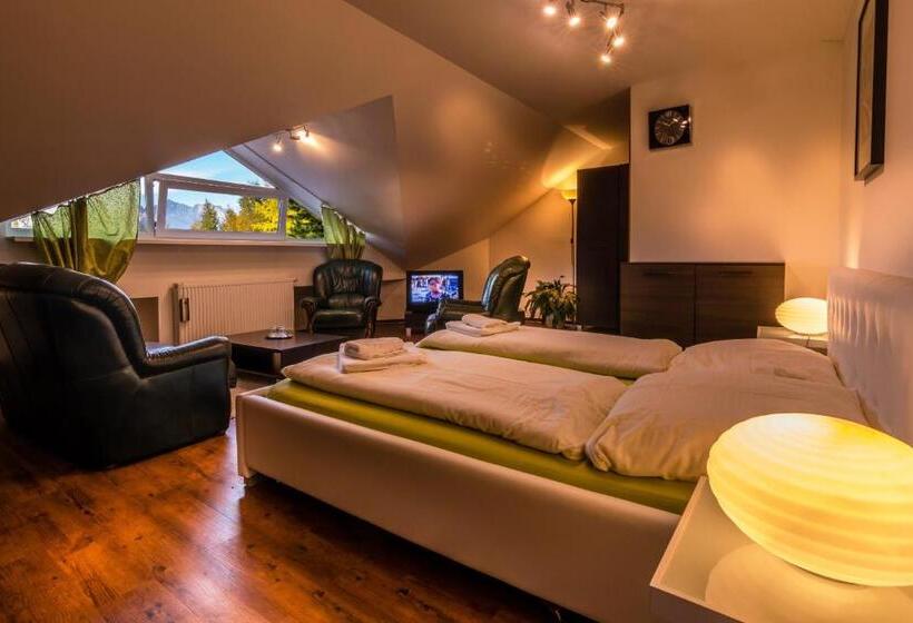 발코니가 있는 스위트, Penzion Raimund