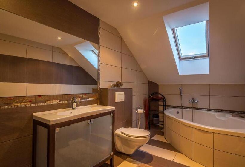 발코니가 있는 스위트, Penzion Raimund