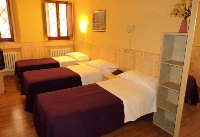 اتاق استاندارد سه نفره, Ariosto Centro Storico