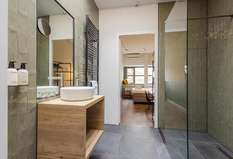 غرفة قياسية, Badhuis