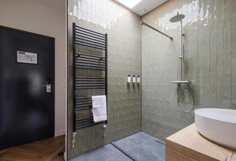 غرفة سوبيريور, Badhuis