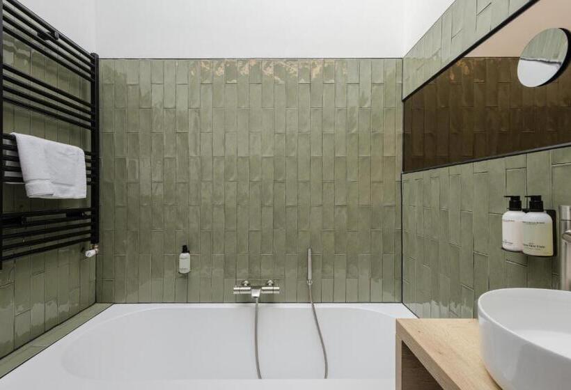 غرفة ديلوكس, Badhuis