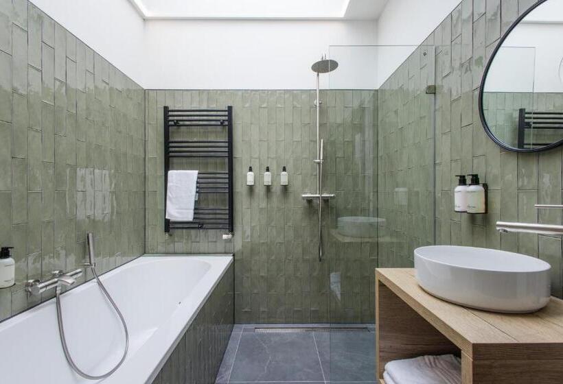 غرفة ديلوكس, Badhuis