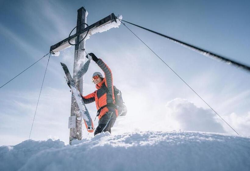 Трехместный Номер Стандарт с Балконом, Garni Alpina