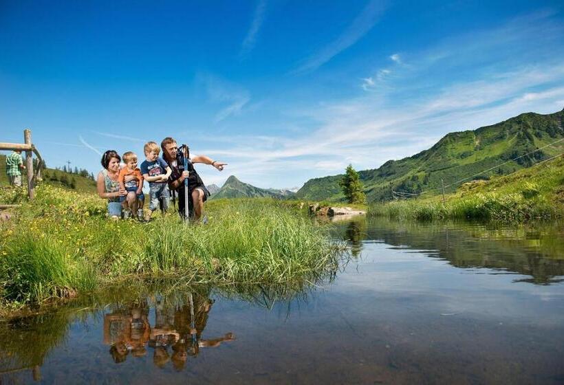 Четырехместный Номер Стандарт с Балконом, Garni Alpina
