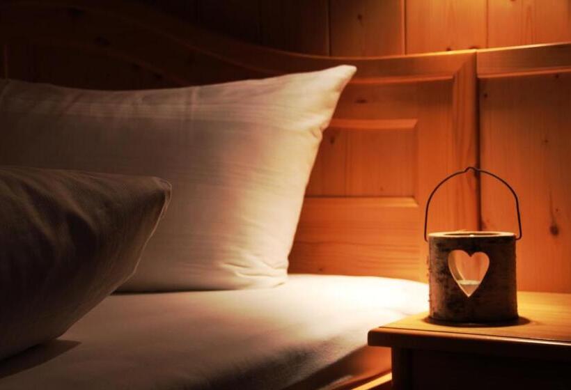 Четырехместный Номер Стандарт с Балконом, Garni Alpina