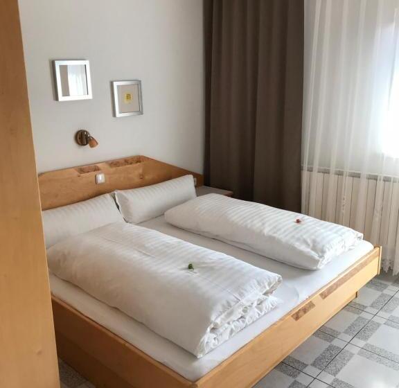 Номер Стандарт с Балконом, Gästehaus Und Weinbau Zur Wiederkehr Strudler