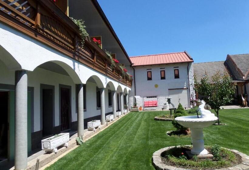 Номер Стандарт с Балконом, Gästehaus Und Weinbau Zur Wiederkehr Strudler