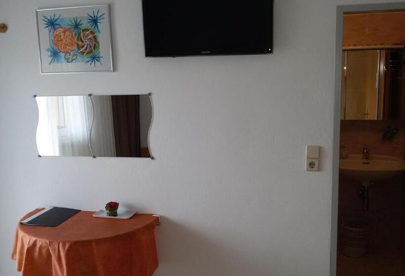 Номер Стандарт с Балконом, Gästehaus Und Weinbau Zur Wiederkehr Strudler