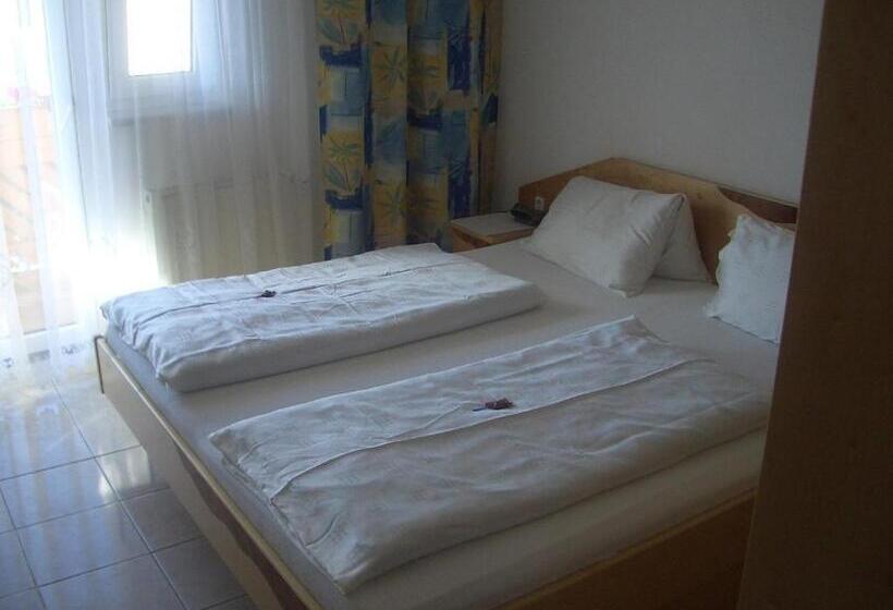 Номер Стандарт с Балконом, Gästehaus Und Weinbau Zur Wiederkehr Strudler