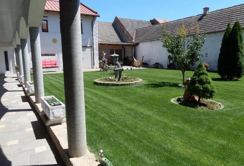 Номер Стандарт с Балконом, Gästehaus Und Weinbau Zur Wiederkehr Strudler