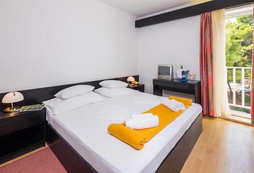 חדר סטנדרט נוף לגינה, Hvar