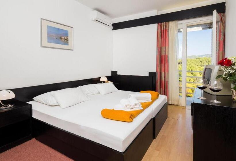 חדר סטנדרט נוף לגינה, Hvar