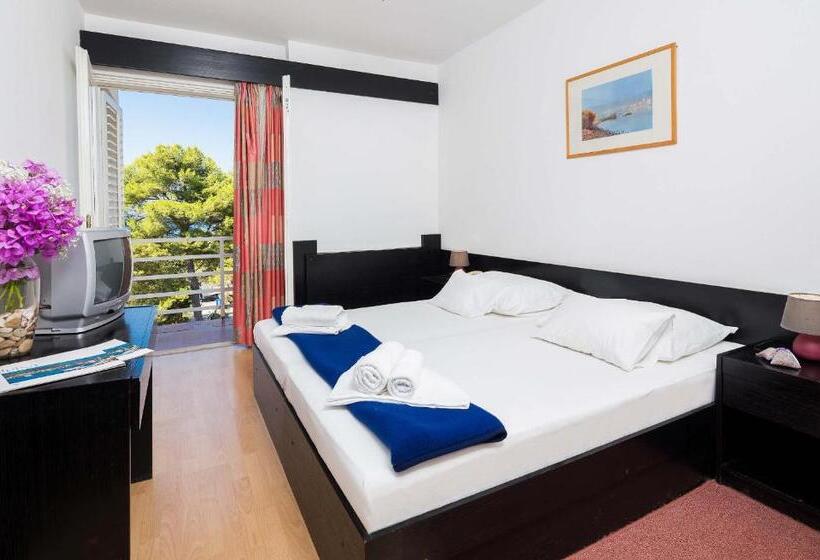 חדר משפחתי צדדי נוף לים, Hvar