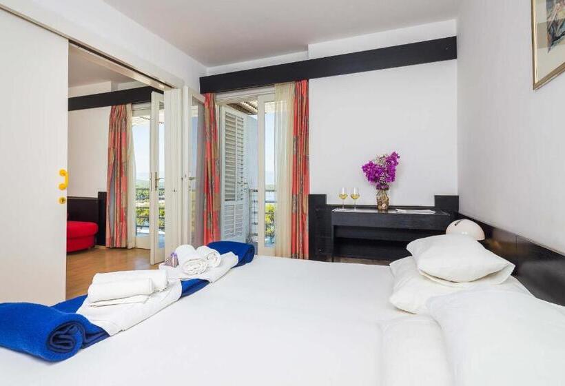 סוויטה משפחתית, Hvar