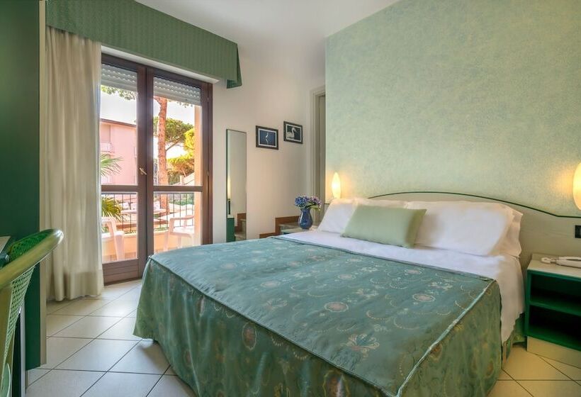 غرفة قياسية ثلاثية, La Tavernetta