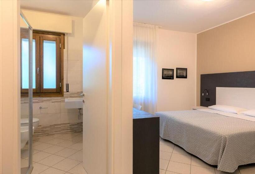 غرفة قياسية رباعية, La Tavernetta