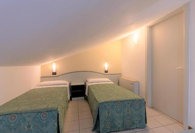 غرفة قياسية رباعية, La Tavernetta