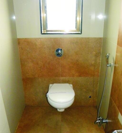 اتاق استاندارد سه نفره, Shradha Saburi Palace